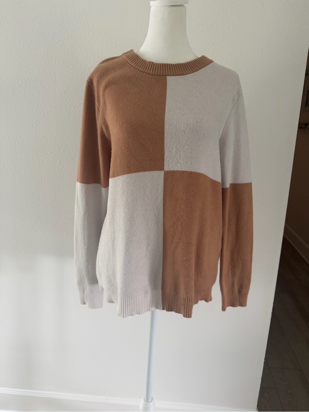 41 Hawthorn Colorblock Crewneck Sweater in Tan and Cream